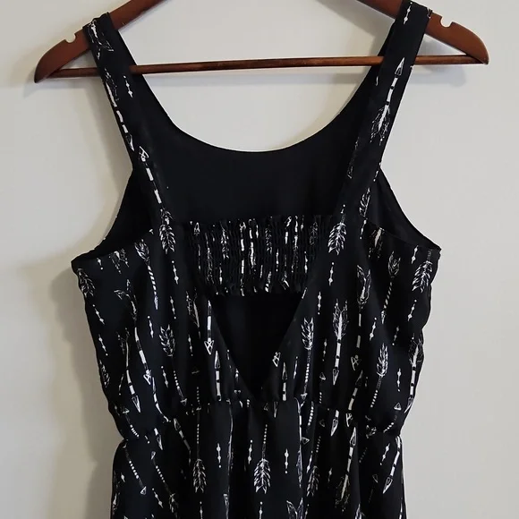 H&M Divided Black and White Patterned Dress - Picture 5 of 10